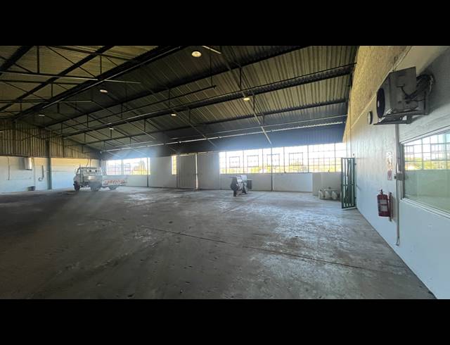 683M² WAREHOUSE TO LET IN SPARTAN